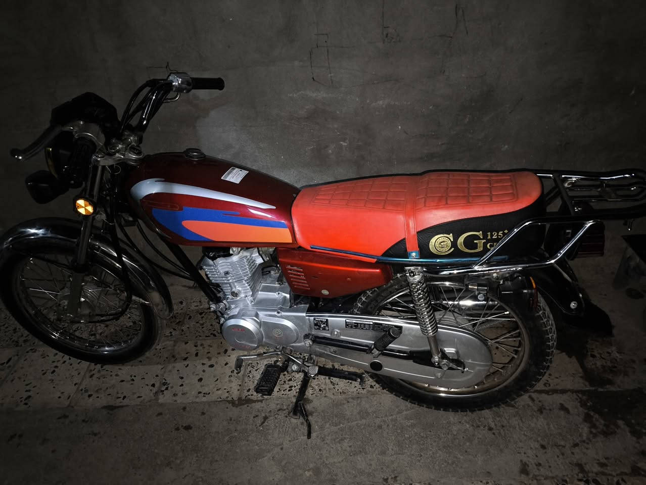 السلام عليكم اربعه كير شاصي اوراق اصولي مديل 2016 اصولي رقم شاصي وبليته تعمير تايكر 27  شراي تصل مو شراي لا تتصل
مو سكنر اصولي بس ترقم  شاصي زلغ مابي مغسول ومصبوغ ومعمر عليه  
***********
واتساب موجود
