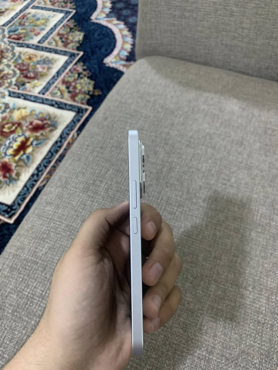 للبيع هونر 400 ذاكرة 256 لون ابيض مستخدم 15 يوم فقط ملحقات كامله عنواني النجف توصيل ماعندي رايده ب 470 وبي مجال 
***********
