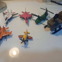 طائرات • جديدات • بلاستيك و حديد