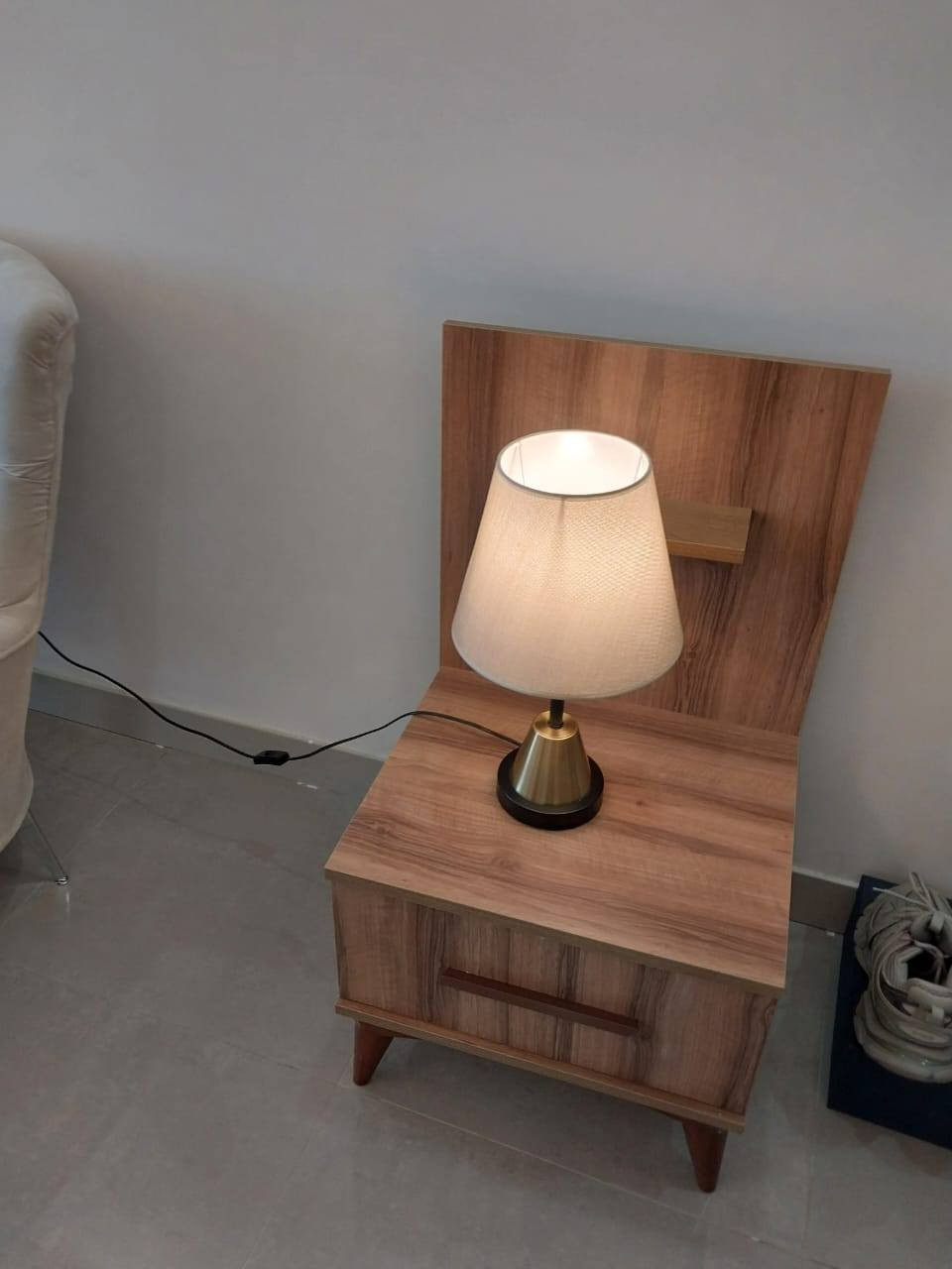 للبيع كنتور 6 باب كلش نضيف وميز تواليت وكومدي  المكان حي الجهاد واتساب ***********  السعر 200
