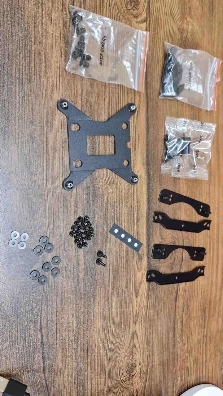 يدعم أغلب مقاسات المعالجات الحديثة، بما في ذلك:

Intel: LGA 1700 / 1200 / 115X / 2011-3 / 2066

2 مروحة ARCTIC P12 بحجم 120 mm

يسمح بالتثبيت على منصات AMD وIntel 

📏 الأبعاد:

الرادياتور: 277 × 120 × 38 mm

الوزن الإجمالي (يشمل الأنابيب والمضخة والمراوح): حوالي 1.2 kg

سعر 80 الف توصيل موجود


**إذا كنت صاحب هذا الإعلان وتريد حذفه لأي سبب، رجاءا أرسل رسالة إلى الدعم الفني**