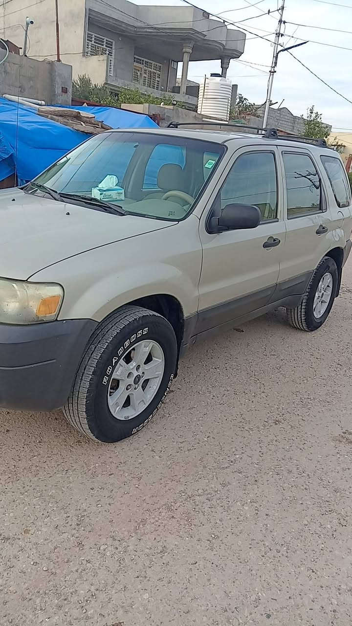 سلام وعليكم فورت للبيع رقم ديالى كفالة عامل كهربائيات كلهة شغالة تخم تاير جديد تتفهة تبريد شغال  لسيارة بسمي تحويل ثاني يوم موديل 2006 مكاني ديالى جلولاء ستفسار اتصال على رقم ***********
