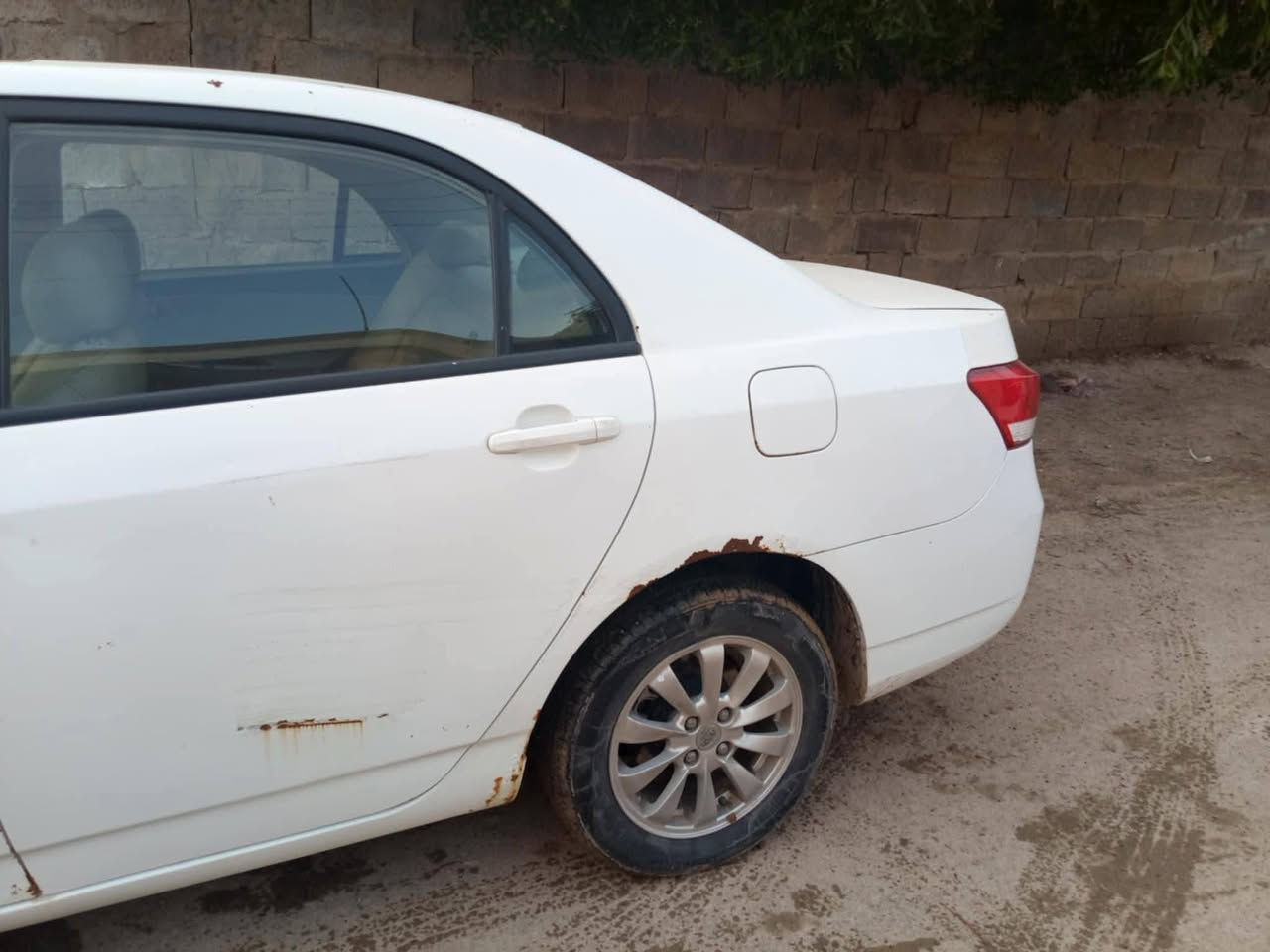 سلام عليكم..
بيوايدي 2015 للبيع 
كير مكفول محرك بي لاستيك ولف فقط كشر بي طخات موضح بالصور صدر جديد باتري قاعده فيت بم دواخلها نضيفه رقم بغداد بأسمي تحويل ثاني يوم.. السعر 65 وبيها مجال.. العنوان بغداد/بسمايه/قرية10
***********
