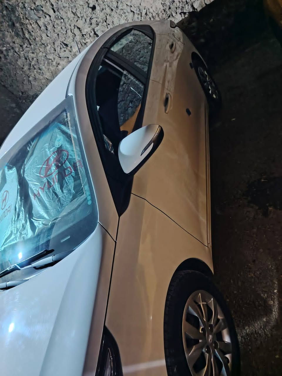 سلام عليكم سياره جديده موديل 2022 ما بيه صبغ ال ستفسار اكثر اتصال عل ارقام *********** سعره دفتر 55 بيه مجال  ماشيه 46
