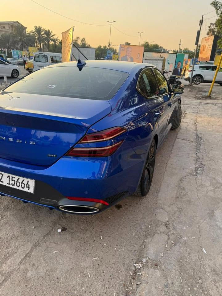 🚗 للبيع 
 Genesis G70 Sport + Prestige .  RWD
موديل  2023

.
جينسس G70 ( سبورت + برستيج ) 2023 اعلى فئة 
محرك ( 3.3TT ) RWD
اللون ( Blue ) 
السيارة حادثها  جاملغ السائق 

العداد ( 66) الف كيلو 

🔴 المواصفات الخارجية 
1. بانوراما
2. ويل 19 تو سايز
3. كامرات عدد 4  
4. ترحيب مرايا جانبية ( علامة جينسس ) 
5. حساسات امامي خلفي 
6. رادار امامي تفاعلي 
7. سستم بريكات بريمبو 
8. صندوق ذكي ( يفتح عند الاقتراب ) 
9. رادارات جانبية ( نقطة عمياء )
 🔴 المواصفات الداخلية 
1. سقف كنتارا اسود 
2. كشنات جلد ( نابا ) تطريز احمر
3. سستم صوت ( Lexicon ) 15 سماعة 
4. نظام ( اوتو هولد ) للتوقف لفترات قصيرة
5. ( تدفئة وتبريد ) كشنات امامي 
7. ( تدفئة ) ستيرن 
8. حساسات مطر 
9. شاحن لاسلكي
‏10. ( Head up display ) او ال ( داتا شو 
11. ‏تبريد قطعتين + نظام ( clean air )
12. خمس وضعيات قيادة 
‏( Comfort & Eco &  sport+  & custom & sport )
تخم تايرات يوكاهما خلفي جديد + برجستون امامي

السيارة استخدام على ايدي معتني بيها للاخير من ناحية الدهن يتبدل كل 3000 كيلو بانزين كلة محسن  .
——-
تواصل 📱 
***********
