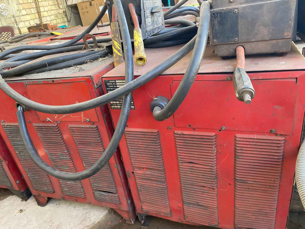 السلام عليكم للبيع مكائن لحام نوع لينكون امريكي اوربي ٦٠٠امبير دي سي نضيف العنوان النجف الاشرف ***********
