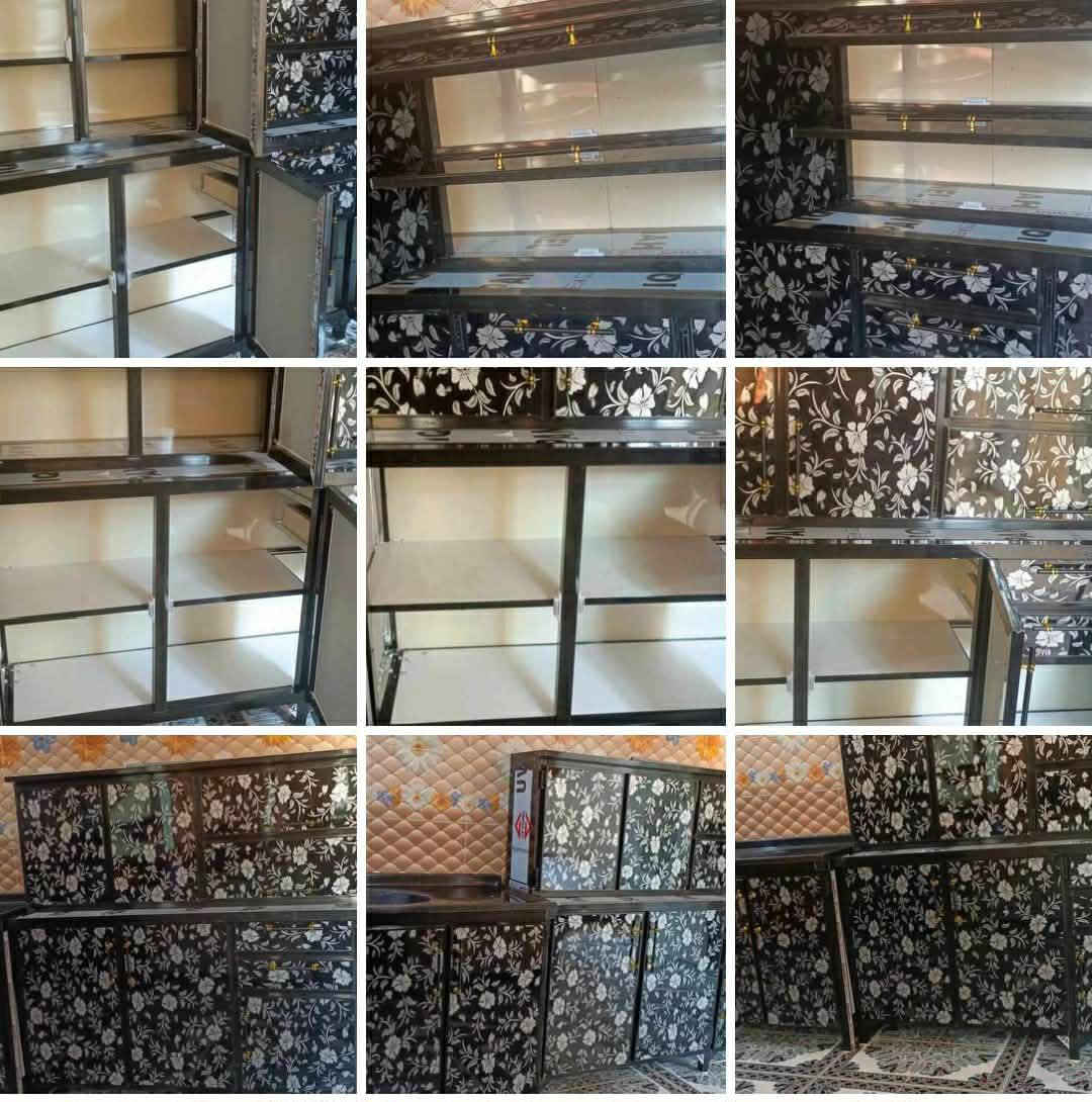 كاونتر جديد للبيع مع تخم عشر مقاعد وسرير نفر واحد التواصل على الرقم ***********
