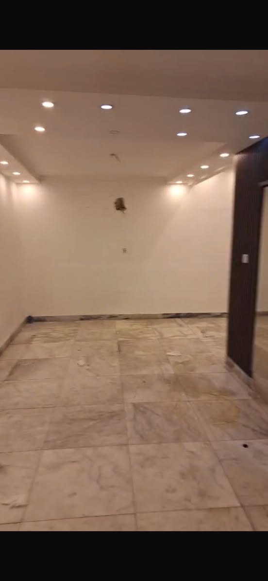 بيت جديد للايجار في منصور محله ٦٠٣ تفاصيل غرفتين نوم كبار وصاله وهول ومطبخ وصحيات وكراج وحديقه سعر الايجار مليون ونص للاستفسار ***********
