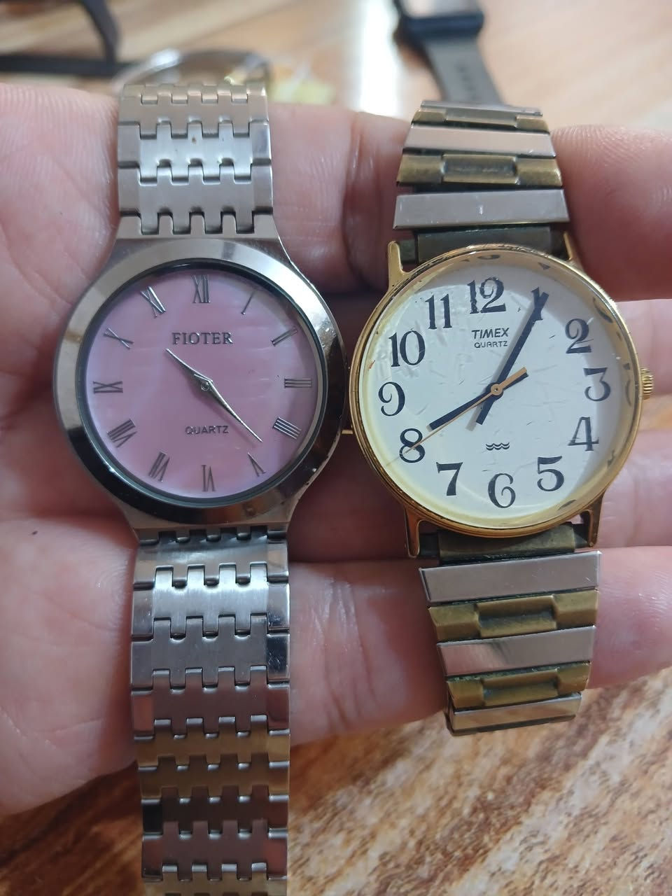 ساعتين قديمه بهذا الشكل صارلهن اكثر من 40 سنه قيم واخذ بالعافيه
يوجد توصيل كافه محافظات العراق


**إذا كنت صاحب هذا الإعلان وتريد حذفه لأي سبب، رجاءا أرسل رسالة إلى الدعم الفني**