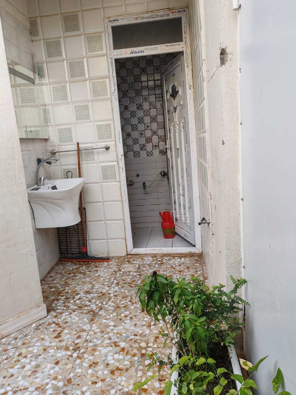 بيت رهن 100 متر طابقين  3 غرف وصاله ومطبخ واستقبال وصحيات 
قرب شارع جامعة الكفيل البيت كلش نضيف وموقع على ساحة الرهن ب 30 مليون
***********
***********
