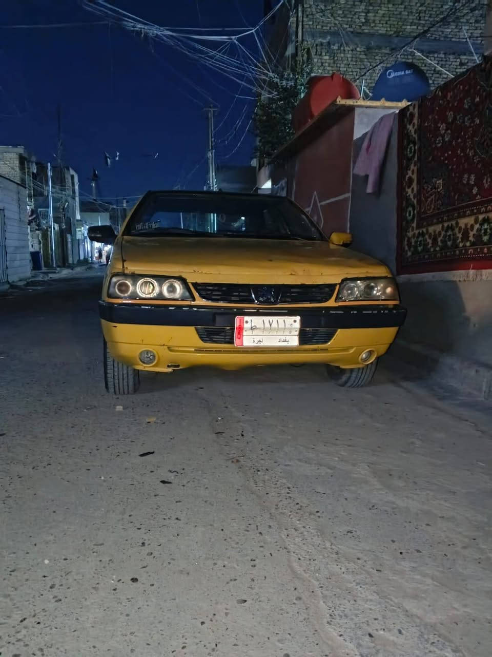 السلام عليكم بيجو405 موديل 2010سياره جاهزه
ضرهه بيهه جاملغ بي صبغ صفحت السايق امامي 
بيهه طخه بلباب مال السايق عايفه ع وضعه 
وبيهه بلحافه مال الباب خلفي  طخه وخياسات معمرهن مصابغهن 
سياره صدر جديد مكينه جديده بدون تنقيص 
تبريد مكفول كله شغال بيهه بيهه بس غرفتهه شويه تعبانه 
تفاصيل السياره كله بلمنشور 
السعر 26بيهه مجال 
مكان السياره بغداد.  حي اور 
الهاتف ***********
