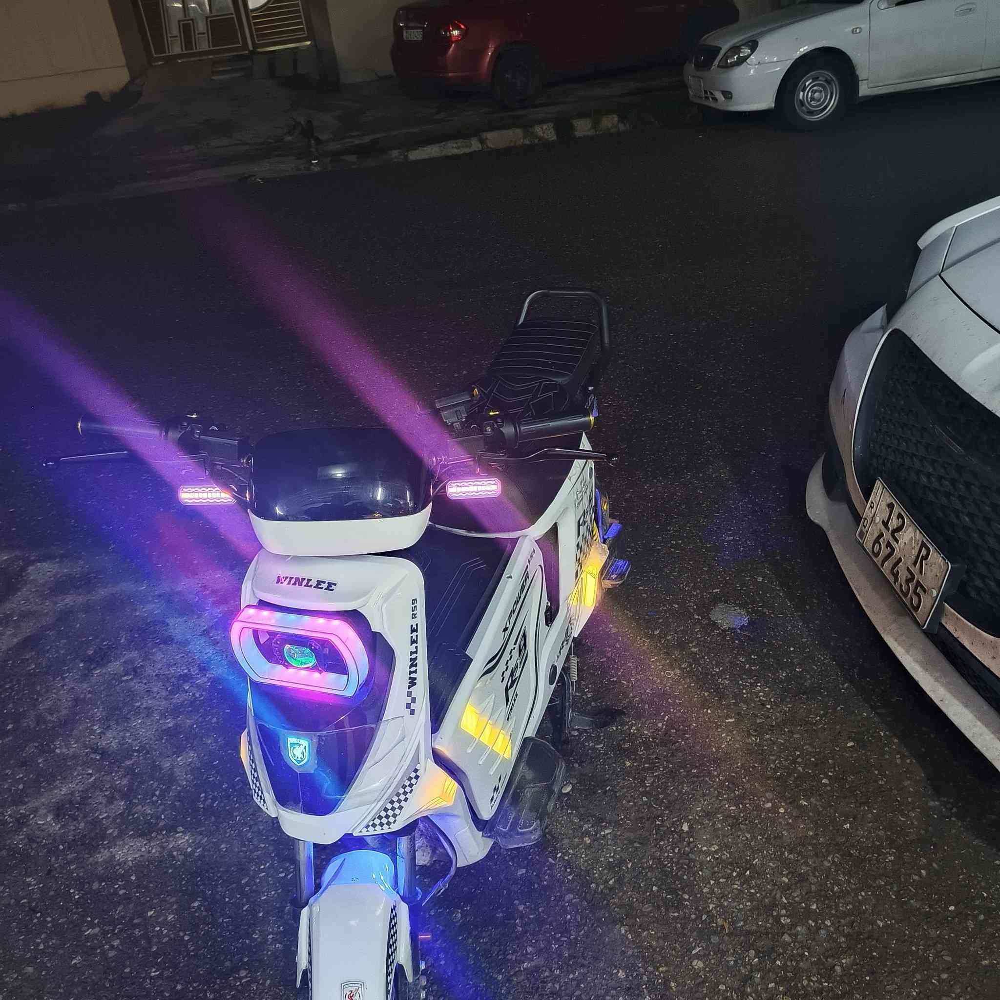 للبيع ماطور شحن Rs9. موديل 2026
خمس بطاريات
32امبير الماطور صارلو 4شهر 
والوصل مالو موجود
السعر450وبيه مجال
للتوصل ***********
