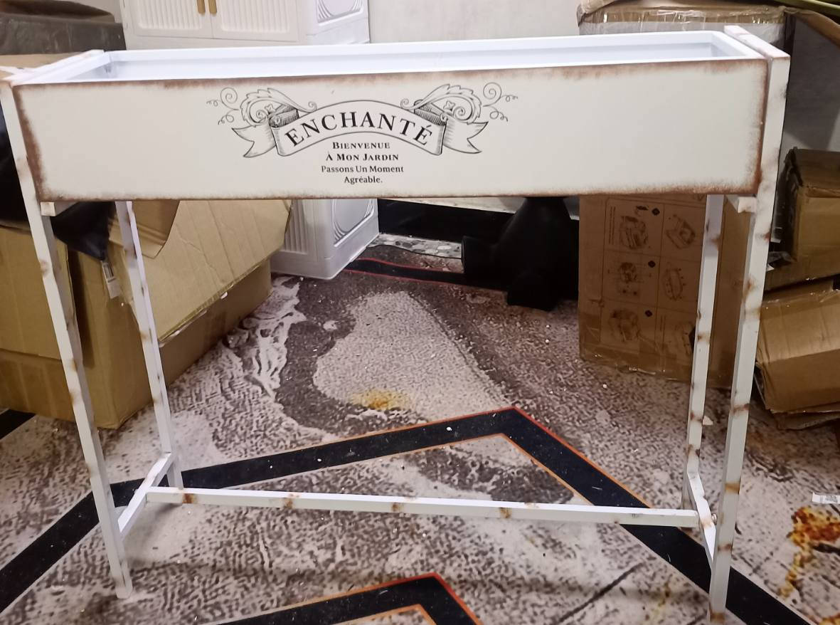 عبارة عن حامل نباتات معدني بنمط عتيق (Shabby Chic) مصمم للاستخدام كديكور منزلي أو حديقة
حديد 
قياس 80/70/20
السعر 15 الف.


**إذا كنت صاحب هذا الإعلان وتريد حذفه لأي سبب، رجاءا أرسل رسالة إلى الدعم الفني**