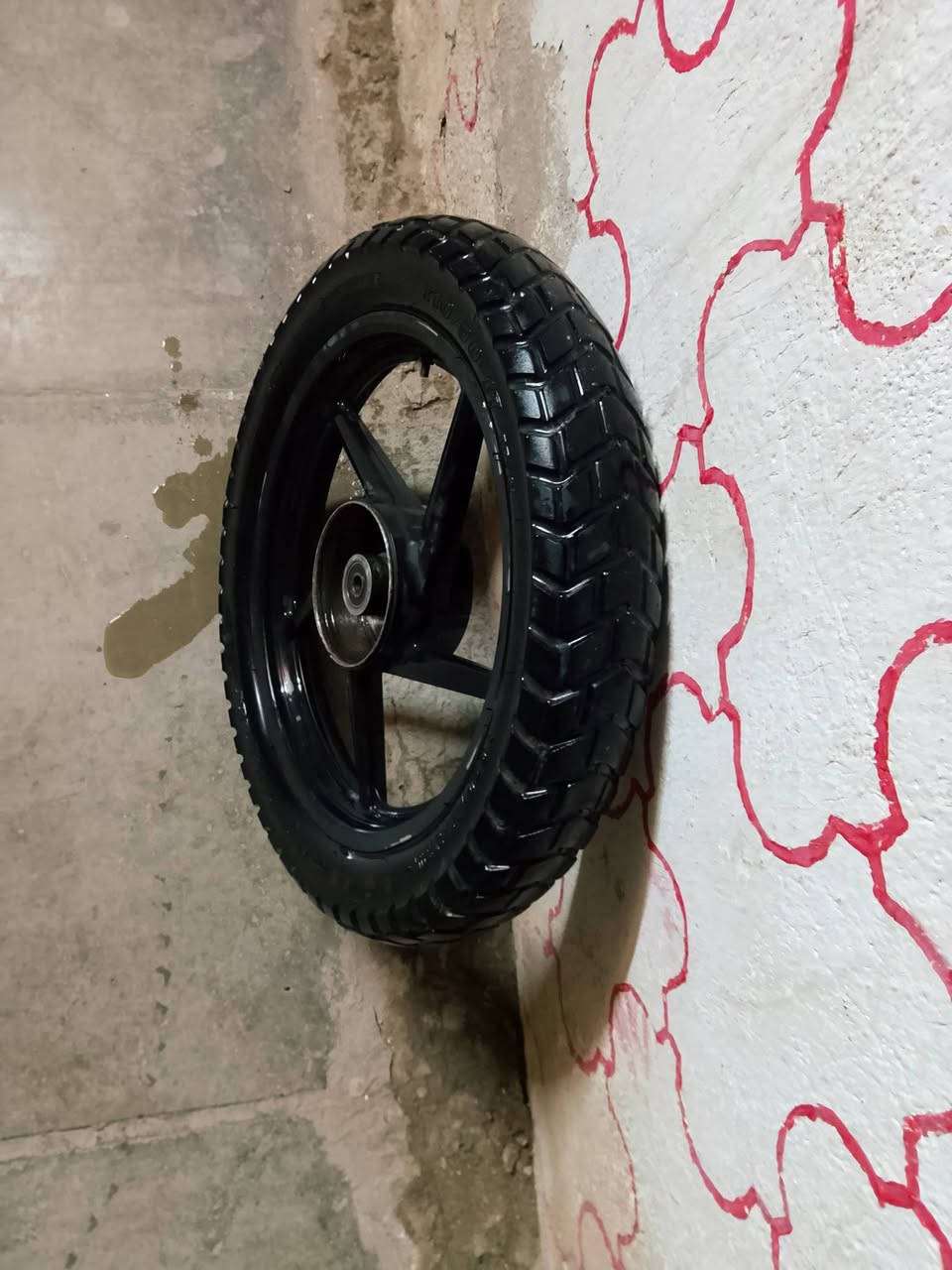 السلام عليكم
ويل اصلي بلادي مال دراجه وتاير قبل فتره شديته يعني نضيف 
مشدود كامل وجوبلس سعر 65 وبي مجال خابر وتدلل 
*********** مكاني بغداد الحريه الدولعي
