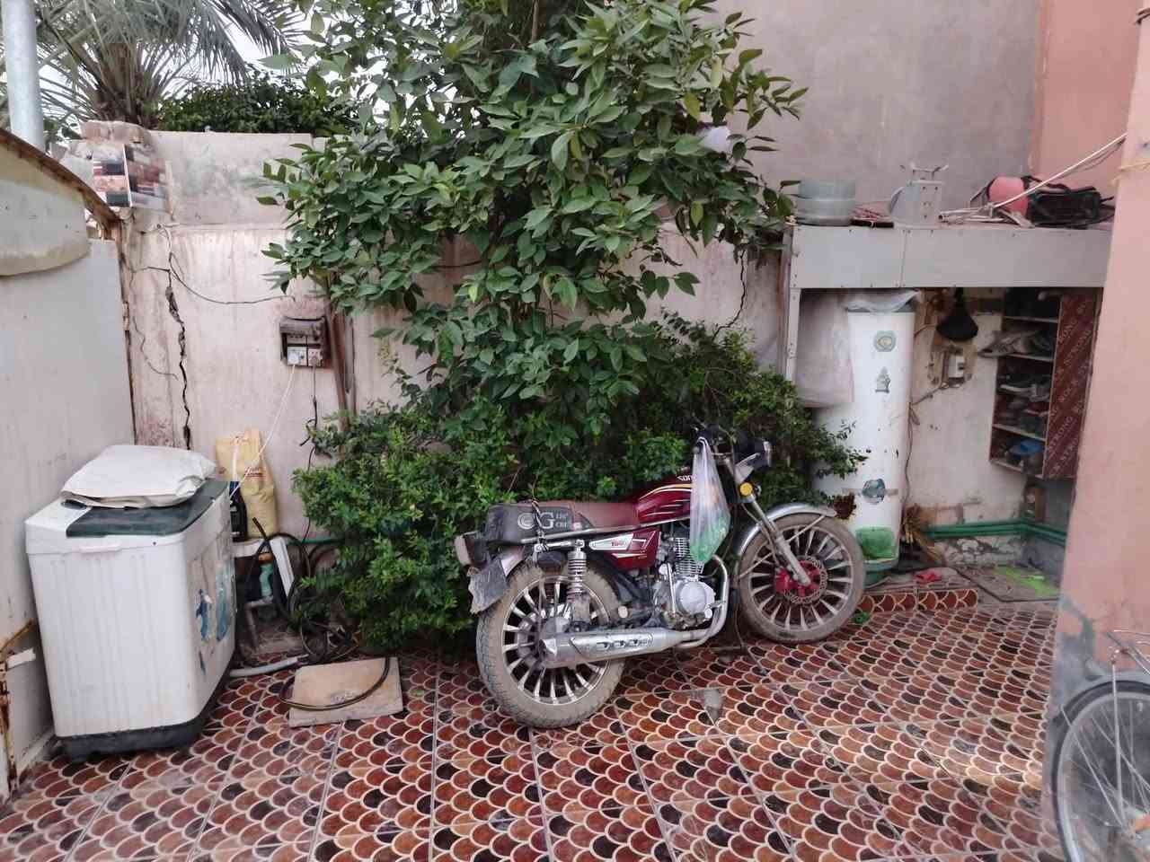 بيت 150 طابو صرف حي العسكري طابقين اربع غرف نوم هول استقبال مطبخ كراج سعر مناسب 98 بي مجال ***********
