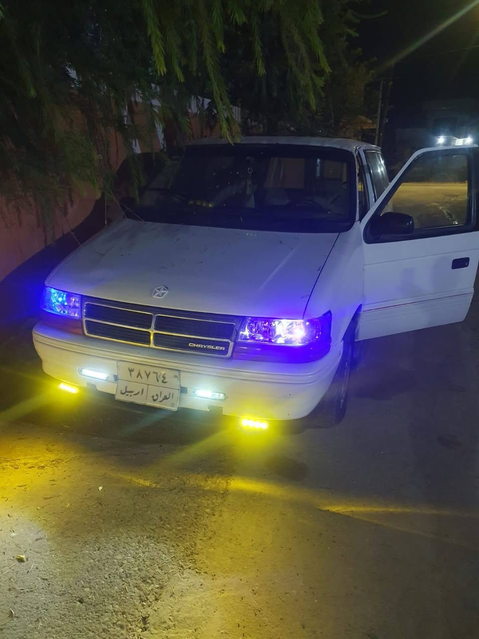 كلايزر للبيع  موديل ٩٤  نظيفه حيل شرط محرك كير كهربائيات تايرات تدفئه تبريد  جديده باتري كابون بانزين شرط التحويل ٤٠ ورقه وبيها مجال *********** فاضليه
