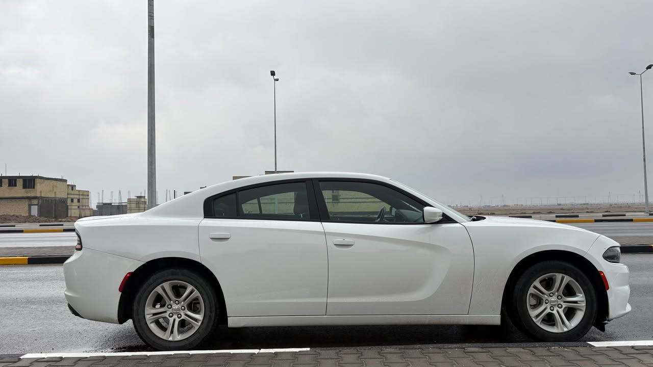 جارجر موديل 22
شاشة وسط مقاعد مخمل SXT
تحكم ستيرن وباقي المواصفات معروفة
الچاملغ الامامي صفحة الراكب (كلير) ، وبيها بارد بالهلال مال الچاملغ الخلفي بچم كبس بدون ايرباك بدون دواخل

ممشاها 47 الف ميل
رقمها أربيل بأسمي السنوية
السعر 237$
مكان السياره البصره خمس أميل 
رقم الهاتف ***********
مكلف بنشر مكلف بنشر
