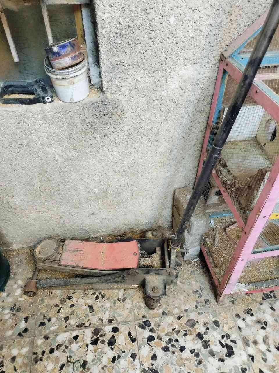 السلام عليكم غراض محل بنجر لبيع
1خالعة مستعملة 20يوم
2تاروسه كمبريسر
3جك عرباين عدد3
4دريل هوه جديد كارتونه
5دريل هوه مستعمل شي قليل
6صونده مستعملة 30متر
7 حوض بانيو قديم وثكيل
السعر  مليون و600
***********
