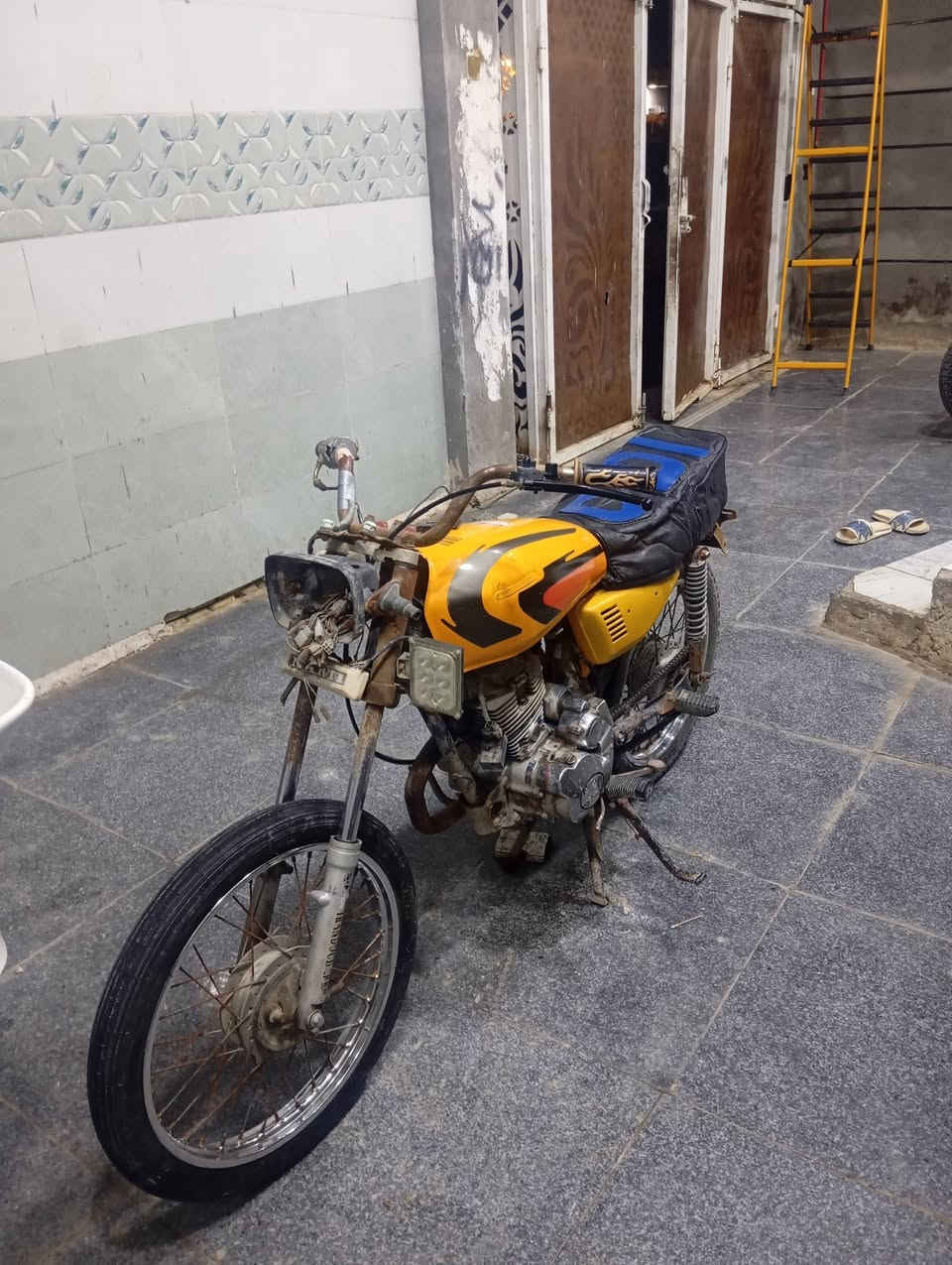 السلام عليكم عندي دراجه للبيع  مكينه خمسه كير شاصي نامه  حي سعر 250 بيها مجال حك جيه مكاني جامعه رقمي ،، ***********1
