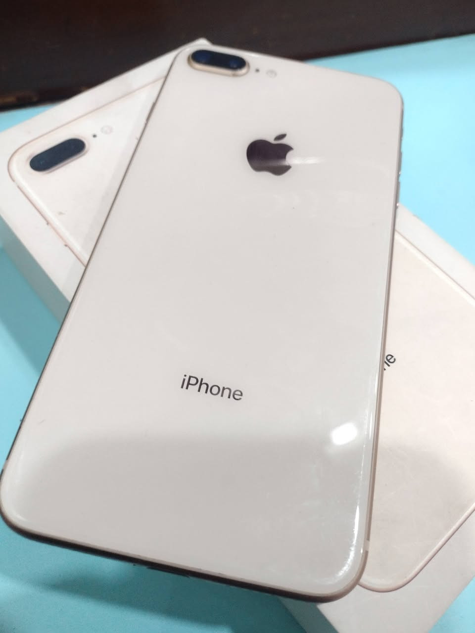 ايفون 8 بلس مبدل شاشه وبطاريه وسماعه 
بطاريه ضمان 10 اشهر يم الشركه 
نضيف كلش 
100 الف رايده بدون شاحنه فقط كارتونه وموبايل
اتصال او اتساب .***********
نجف مكتب الرشيد
