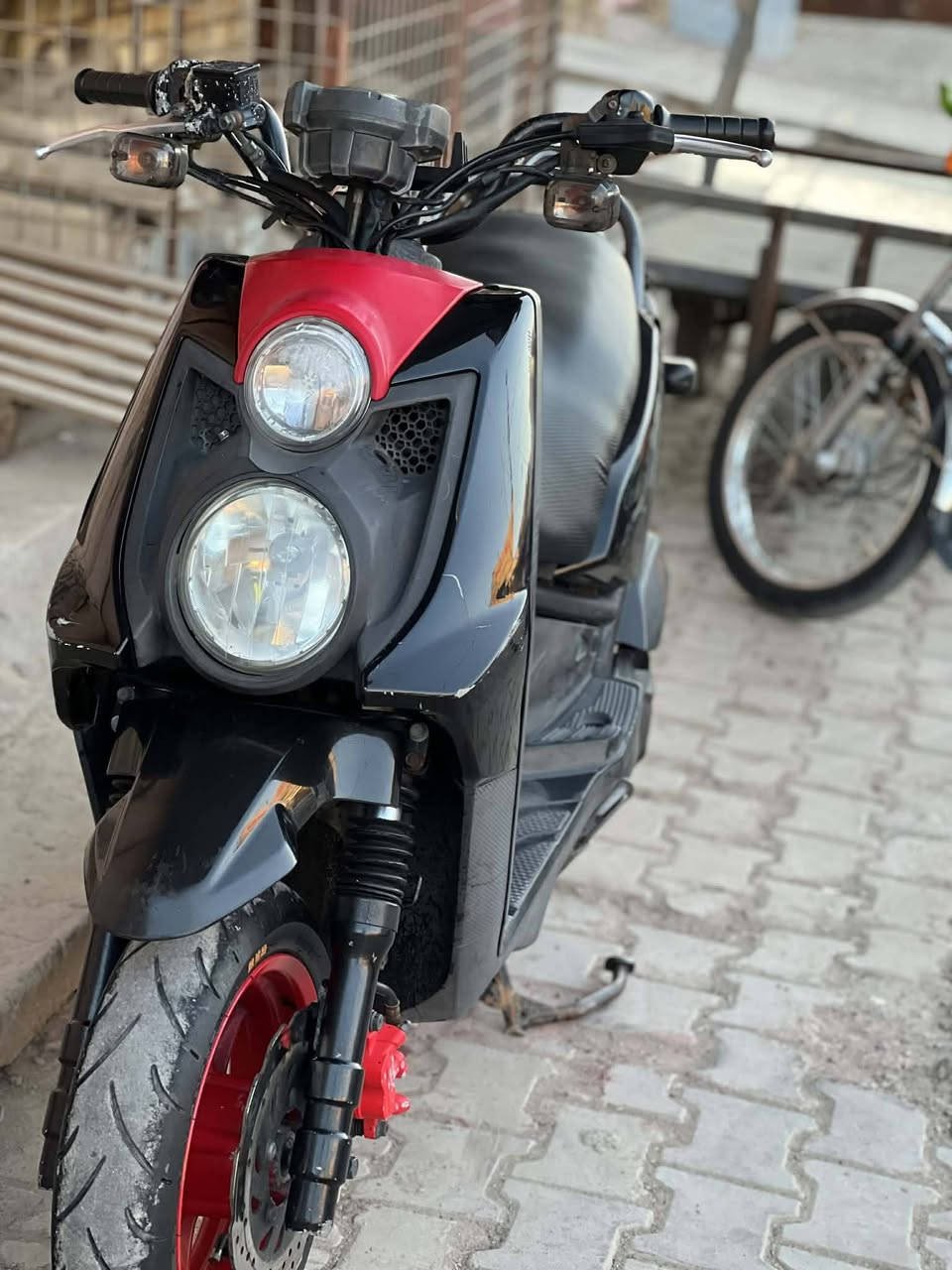 سلام عليكم
دراجه سكنس جبلي موديل 13
دراجه نظيفة وما مفتوحه مكفواله كفاله عامه 
المكينه ناعمه وخير من الله 
نوعيت الدهن ام زويل كل 12يوم ابدل 
الدراجه رامبه وحلوه وشفوت عينك حله من الصوره
تجي وشوف اني خادم
 رقم الهاتف ***********
السعر واحد ونص وبيه مجال
