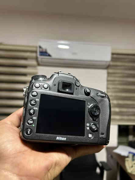� للبيع – كاميرا Nikon D7200

كاميرا احترافية بحالة ممتازة، مناسبة للتصوير الفوتوغرافي والفيديو 🎥
🔹 العدسة الأصلية: 18-105mm
🔹 بطارية أصلية + شاحن
🔹 حزام كتف أصلي
🔹 ذاكرة (رام) مرفقة
🔹 استخدام خفيف جداً

الكاميرا جاهزة للتجربة قبل الشراء ✅
بسعر ٦٠٠ الف وبيهة مجال للشراي

📞 للتواصل: ***********
