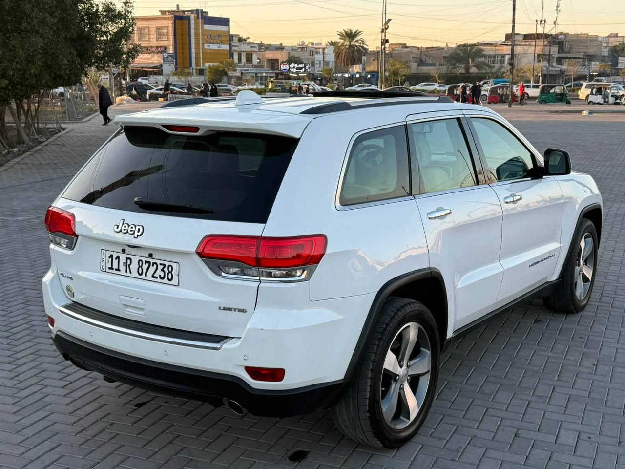 جيب خليجي  2014 لمتتد بلاص  معروفه مواصفاتها السياره فول الاخير حته جكات و جديدة جدآ ونضيفه جاهزه من كل شي 
السعر 235  مجال بصيط مكان السيارة  بغداد حي الجهاد دور الموضفين
الاستفسار اكثر اتصل*********** 

اربع أصابع صبغ بجاملغ اثر رصعه
