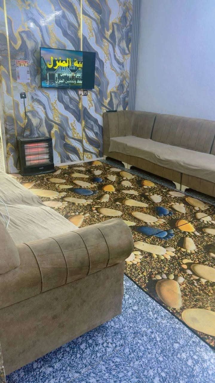 بيت للبيع زراعي مشمول بالطابو مقدمين بي معامله المساحه 160متر البيت مرتب مثل ما موضح بالصور 2نوم خدمات كامله موقع مميز بنص السوق يبعد عن الأمام 10دقائق كلشي متوفر يمه العنوان المدائن سلمان باك وره تقاطع حساني قريب جدا على الشارع العام للاستفسار الاتصال على الرقم ***********السعر المطلوب 60بيها مجال
