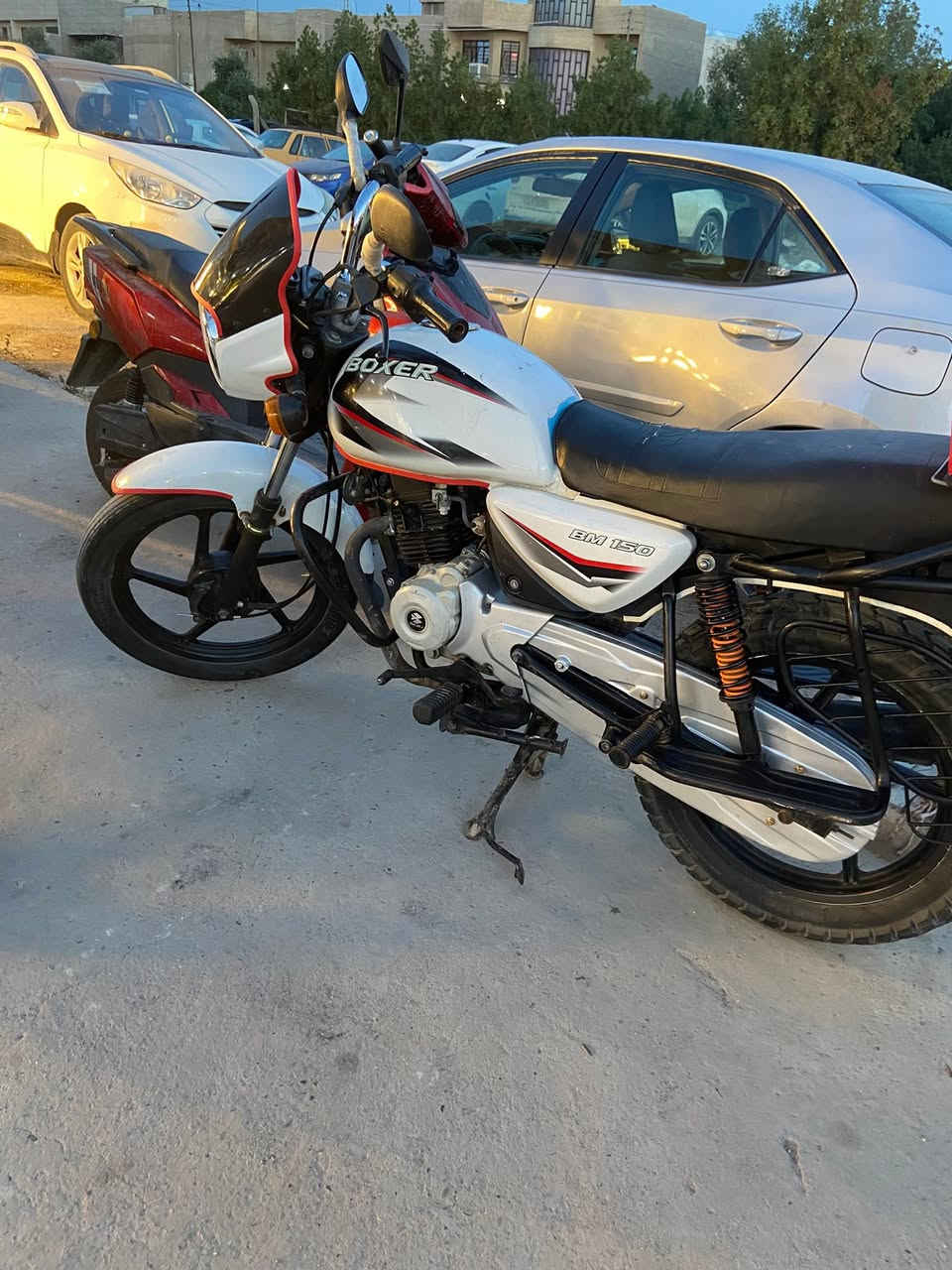 السلام عليكم

 بوكسر موديل ٢٣ محفت تجفيت شركه كل نقص مابيها كهربائيات كير مكينة اوراقها كامله ( كمرك مدفوع ) يعني تترقم حبايب سعرها و ١،٤٠٠ ومابيها مجال بسيط جماعه ال ١،١٠٠ مابيع حبايب لحد يكسر بحلال العالم 
مكاني بغداد الغزالية 
*********** واتساب
