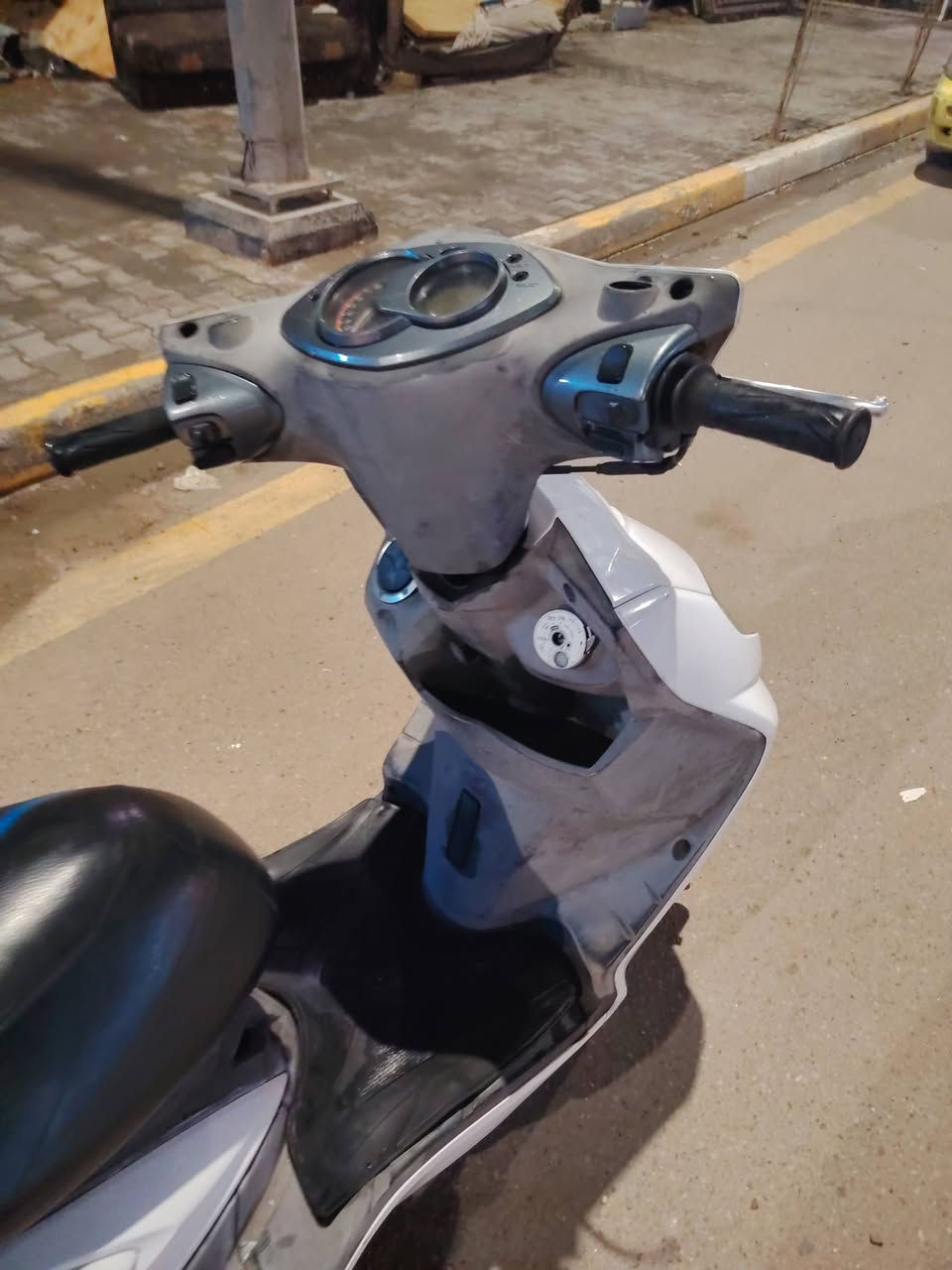 سكنس فحل كابريتر للبيع الدراجة جديدة بمعنى الكلمة كلها ختم واحد نازلة من الرمبة شهر١٢يوم٨ وموجود وصل المعرض  مكاني بغداد قرب جسر الدولعي ***********
