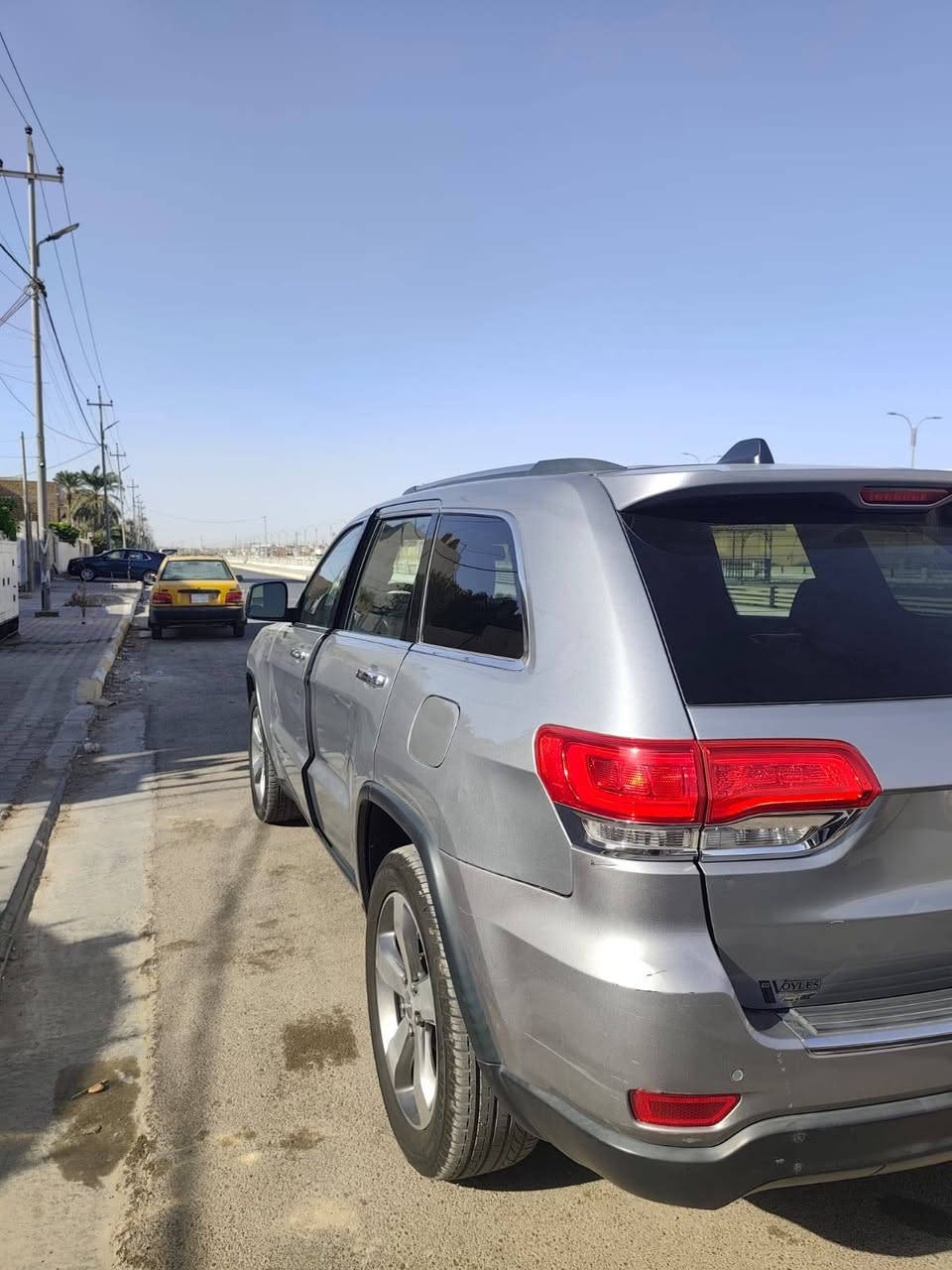 Jeep2015
جيب كراند شيروكي 2015 لمتدد 
رقم واسط ألماني 
فول موصفات عده الفتحه 
وارد أمريكي بدون قطره صبغ سياره جديده جداً 
ضرره جاملغ وبنيد مشدود أصلي نفس ألون 
عليه صيانه كامله تخم تاير حداديه صدر مابيه نقص برغي 
ماشيه 80الف ميل 
موصفات 
كشنات جلد بصمه كشن كهرباء كامره شاشه جبيره قطعتين تبريد 
تحكم أستيرن جهتين مانع تزحلق جام اوتو جنطه كهرباء 
نضام ملاحه اشاير مري 
وبيه بعد هواي موصفات 
عنوانه ... كوت مركز الكوت 
الاستفسار ..***********
