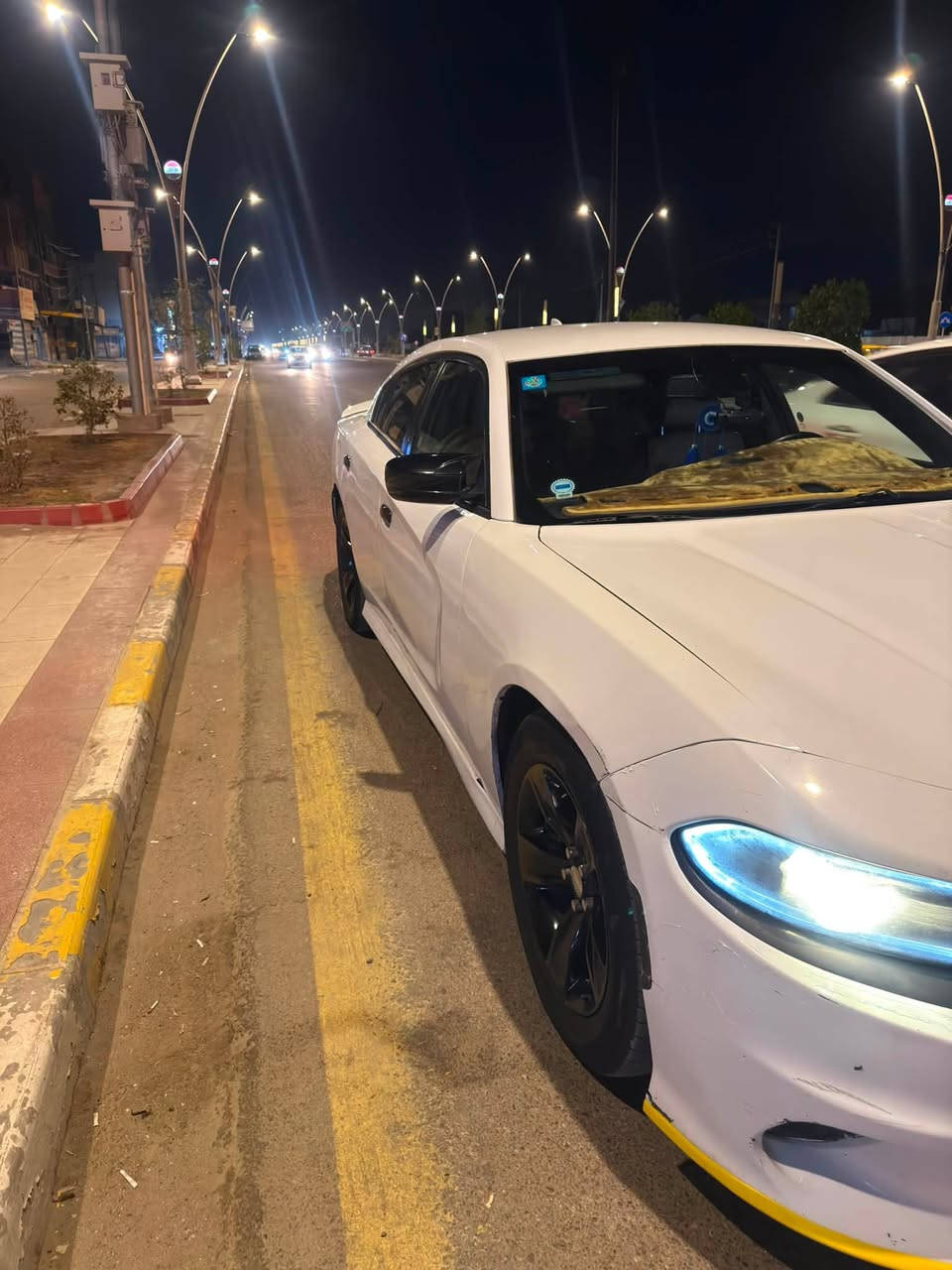 جارجر 2017 اصل  رقم واسط رقم دولي بأسمي
مواصفات SXT  شاشه كبيره كشنات جلد حضن ويل كب 18 بصمة تشغيل وابواب وتشغيل عن بعد  لايت زنون شمسي محرك 3600  كير تبريد ثلج  حداديه جديده عليها منظومه غاز السياره وارد امريكي حادث جاملغ وبنيد بدون ارباك والسونار موجود 
مكان السياره الناصريه مركز سعرها 165 وبيها مجال حك الجيه 
*********** واتساب
