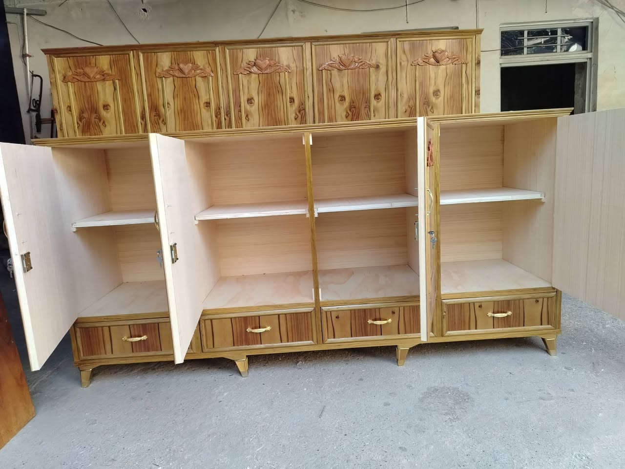 كنتور ناصي اربع أبواب مع جكمجة شغل جديد درجة أولى  شرط ضمان السعر 300الف للاستفسار***********
العنوان حسنكوي
