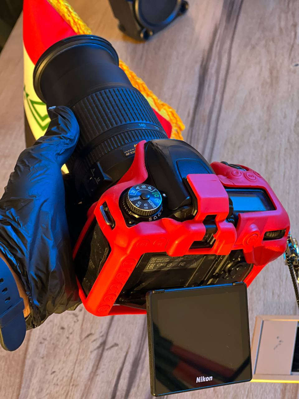 نيكون كاميرا للبيع 7500 نظافه 100% عنوان الديوانيه الرقم ***********
