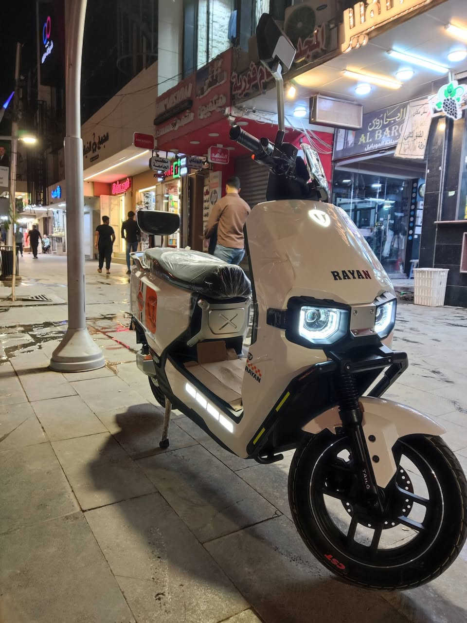 (مستخدم -) 🚨🔥 دراجة الريان RAYAN – وحش الكون من شركة TAILG العالمية 🔥🚨
📍 مستخدمة شي قليل جدا وضعية  الشركة – نظافة وكالة 💯

⚙️ المواصفات الفنية:
🔋 بطارية كرافين كاربون جل 35 أمبير / 72 فولت
⚡ محرك ملف 2000 واط – سرعة حقيقية 80 كم/س
🚀 مدى حقيقي 80 كم
🖐️ بصمة عدد 2 + تشغيل عن بُعد
🔒 جهاز إنذار ضد السرقة
🛑 بريك دسك + دهن ديلات هايدروليك ناعمة جداً
🪶 قيادة ناعمة ورزينة جداً على الطريق
💺 كشن سياحي واسع لشخصين + مساحة تخزين كبيرة تحت الكشن
🛞 إطارات 12 / 90 / 90
💡 إشارات LED أمامية وجانبية + إشارة رباعية
🔁 إمكانية الرجوع للخلف (R)
🔋 نظام TTFR لإعادة الشحن عند استخدام البريك
✅  البطارية 6 مسطرة 
السعر مليون و100 وبي مجال


**إذا كنت صاحب هذا الإعلان وتريد حذفه لأي سبب، رجاءا أرسل رسالة إلى الدعم الفني**