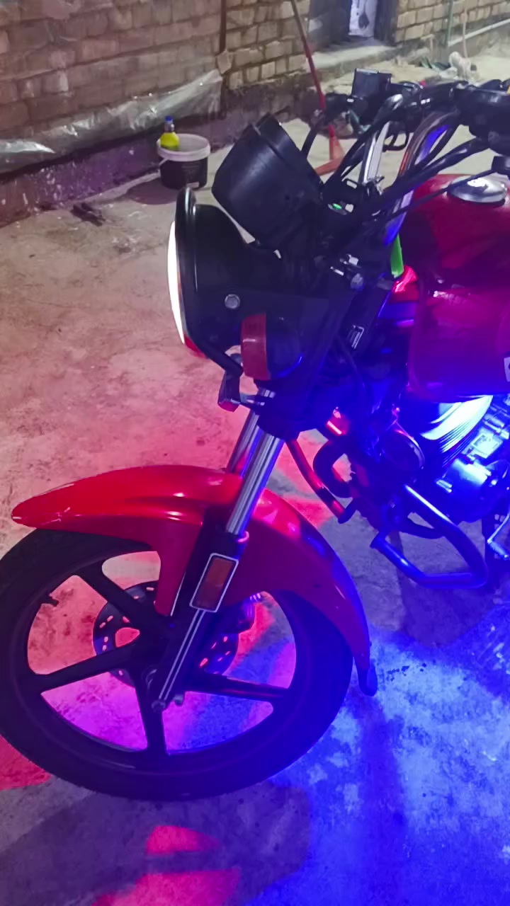 اسلام عليكم دراجه دايون للبيع أوراق أصولي أصولي دراجه نضيفه بيه شخط فقط بجاملغ مستعجل عله بيعته وسعر 20000 مليونين ***********
