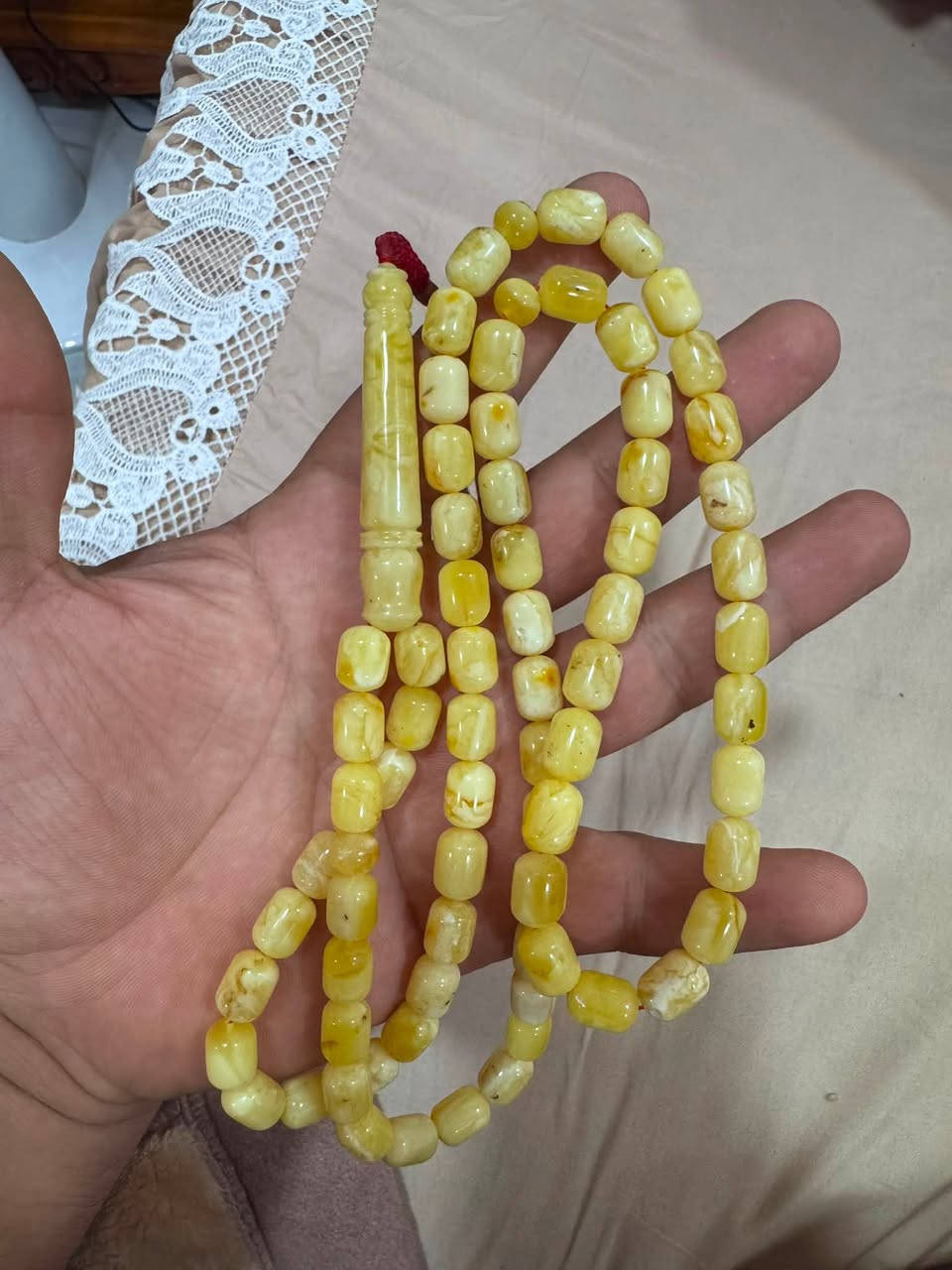 السلام عليكم سبحه كهرب بولوني حر وزن 48 غرام 71 حبه سعر الغرام 5 دولار العنوان بغداد مدينة الصدر ***********
