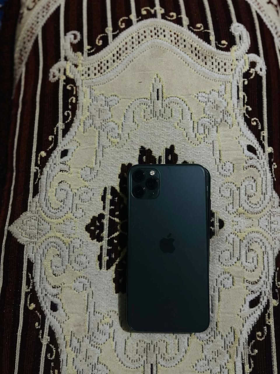 ايفون 11برو ماكس جهاز جديد مامفتوح بطاريه 73 معه الملحقات كرتون و لزكت ظمآن فقط السعر خاص رقم ***********
