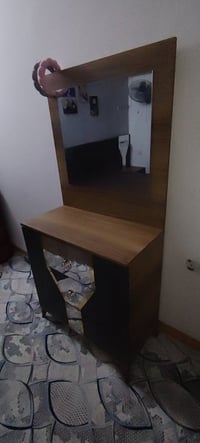 غرفه نوم للبيع 5 قطع تركي بيها ملاحضات بسيطه بس نظيفه كلش مستخدمه أشهر...