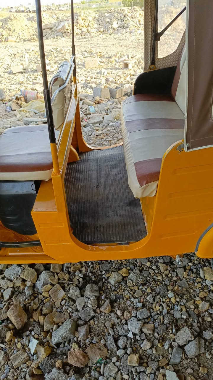 صبغ وسمكره تكاتك بوليش كص خياسات ....شغل التكتك قبل وبعد التصليح 
مكان رفاعي 
***********
