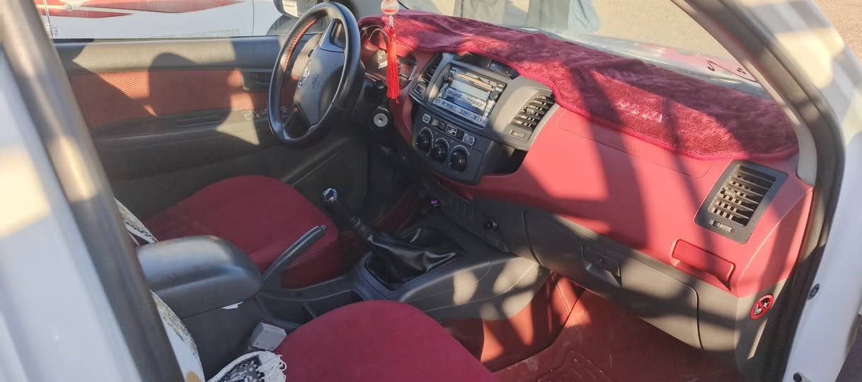 هاي لوكس موديل ٢٠١٣ سياره خير من الله سنويه حتى ٢٠٣١ كوبون بانزين كير محرك شرط مامفتوح لاصرف لابخار سياره بسمي شرط تحويل لو وكاله سياره بيها ٣ مكانات بارد باب سايق عيار سعرها ١٩٠ بيها اشويه مجال شراي خابرني ***********
