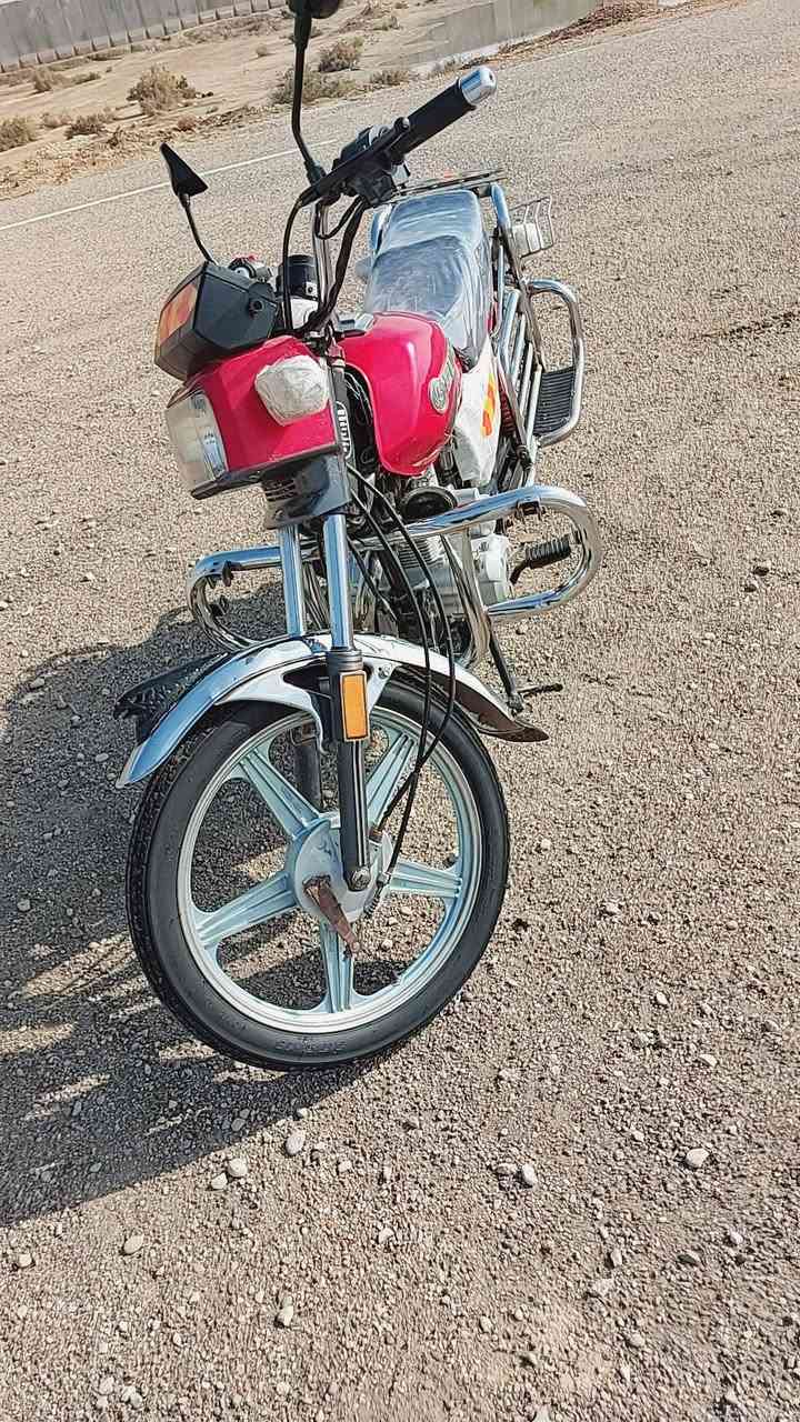 السلام عليكم
اقرء التفاصيل يله تخابرني 
دراجه فحل ڤيوم موديل 19 نظيفه كلش
اوراق كامله وداخله فحص مروري 
دراجه كلها ع وضع الشركه 
محرك الحجم الكبير 150 ما مفتوح شرط برغي ما مفتوح بي /
كهربائيات كلها شغاله 
تايرات جدد 
كابريتر وباتري وبلك ستوني شديتهن بالجيس بعدهن 
دراجه ع ايدي خير من الله صار عندي 4 سنوات الله شاهد ما يوم وكفتني بالشارع 
الي ياخذها يترحملي ابد ما تعبك ولا تصرف عليها ربع بس بانزين ودهن الله شاهد دراجه تخبل ترايك للناصريه شرط /السعر 700وبها مجال حگ الجيه / مكاني قلعة سكر صوب بني رجاب الاتصال ع الرقم /
***********
