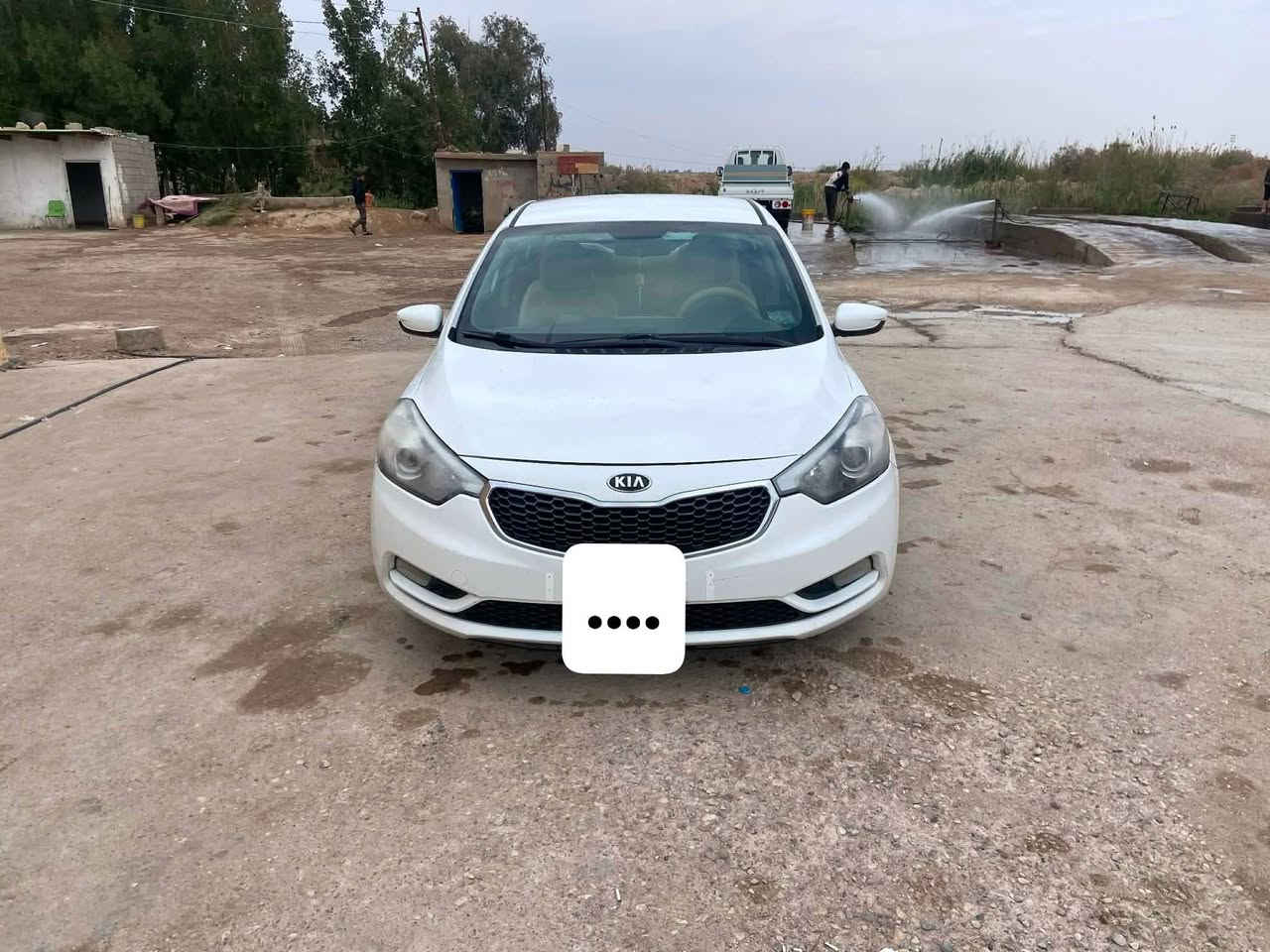 السلام عليكم للبيع سيراتو موديل ٢٠١٤ خليجي مكينه ٢٠٠٠ رقم واسط ومكانه واسط قضاء الاحرار  سياره جاهزه من كلشي وسوناره مرفق مع الصور ومراوس حسب القناعه   والاستفسار ع الرقم ***********
