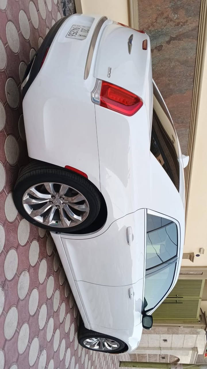 كلايسلر اوباما 
دخول جديد ضباط  
 موديل 2019 
رقم ديالى 
بدون أيرباك  ماشيه  104 الف
بدون اي قطعه صبغ او تبديل كفاله عامه 
بغداد مدينة الصدر الاورفلي 
اللآستفسار حيدر العبودي ***********
