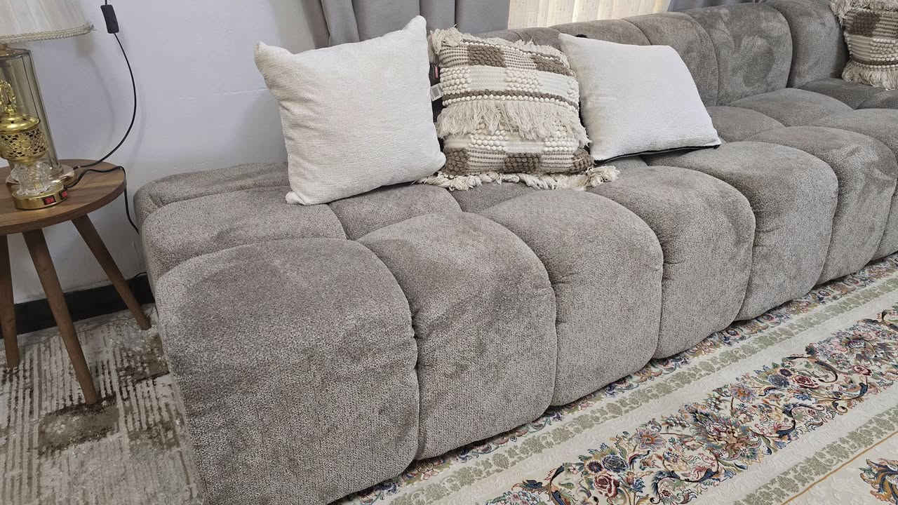 ديوان شغل عراقي قماش خاولي تصميم الببلز الجديد
الديوان كلش نظيف مستعمل تقريبا شهر واحد اخو الجديد 
القياسات 
القنفة 2:20 مترتين و20 سم
الديوان حرف L مجموع 6 مترات و 20 سم 

السعر 800 الف

المكان حي الجهاد التواصل على الرقم ***********
