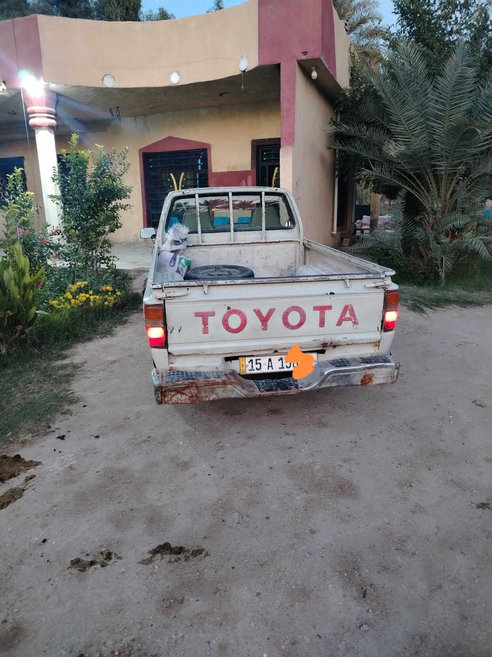 سلام عليكم تيوتا موديل٨٥ سيارة  جديدة صبغ حزام غمارة وتكم بلاديات دوشمه وارضيات جلد محرك كير اكسن تخم تاير كله جديد السعر ٣٧ بيها مجال بصيط. . هاتف ***********
***********،،،،،
