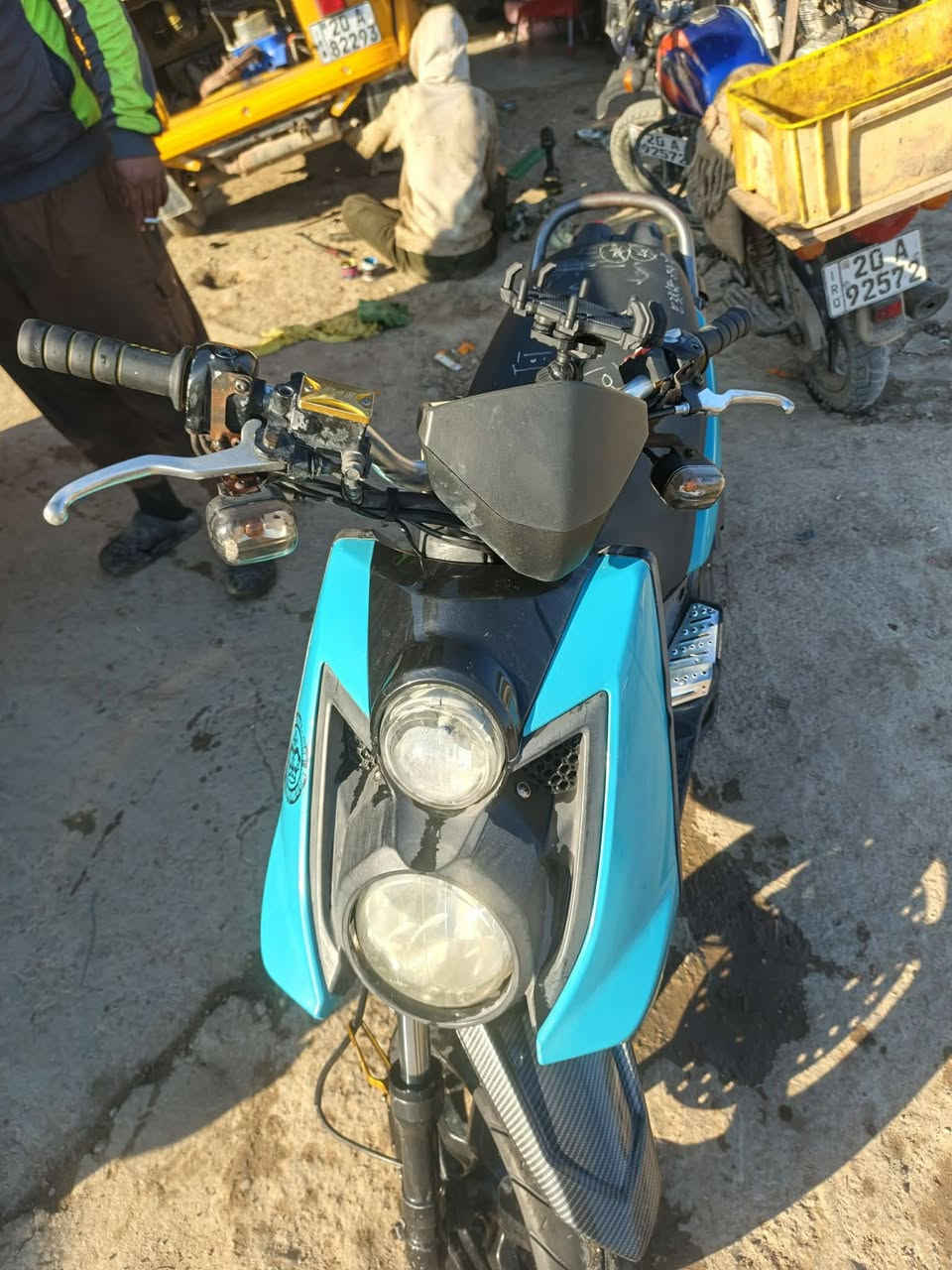 السلام عليكم سكنز جبل موديل 13
صارله فتره من نازله 
دراجه مكفولة من كلشي
محرك يخبل مامفتوح
تزويد كبالك بصور

هاوزن رياضي أبو الختم الحفر
قبق جوزه
تعلاكه
غلاف رقم شاصي
سويج 
يدات 
دبل اشاره
صوندات 
كاعيات فضيات

سعر 1500 وبيها مجال 
***********
