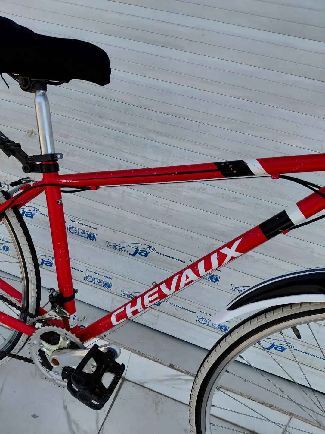 CHEVAUX 2018 حجم 28 / C700 كل الاجزاء المنيوم  الفريم حديد 3 × 7 سرعات من SHIMANO دبل امامي شغال  الدراجة جاهزة بدزن عيوب فقط شخوط بالفريم السعر 165 الف شامل التوصيل    ✈يوجد توصيل لجميع المحافضات ✈ كركوك مدخل سايدين حي الاسرى والمفقودين  معرض ابو شيفان ( *********** )
