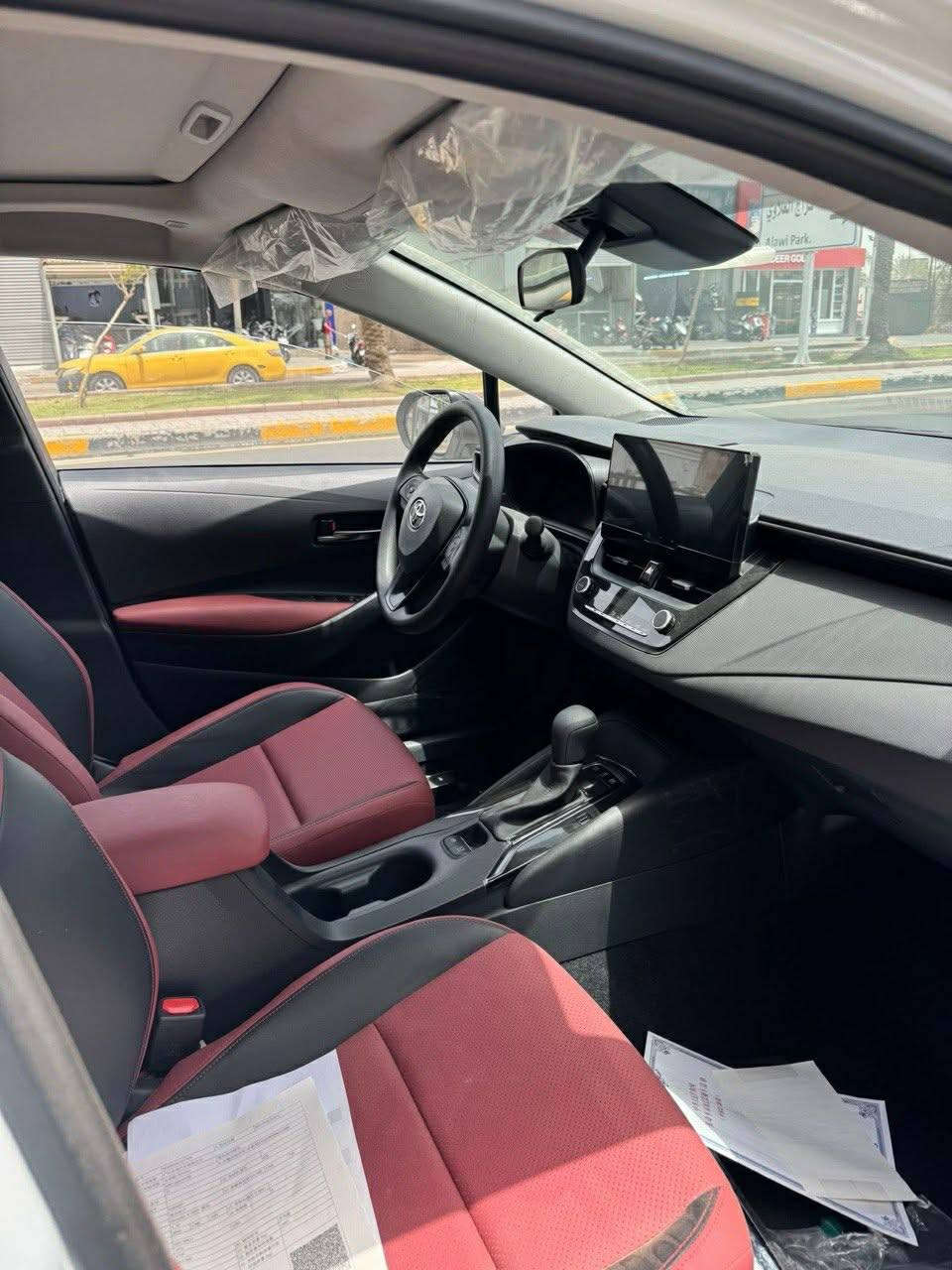 كورلا هايبرد موديل 25 فئة الS فول مواصفات رقمها واسط 
ماشيه 9الف زيرو بعدها 
مكانها بالكوت السعر 161
***********
