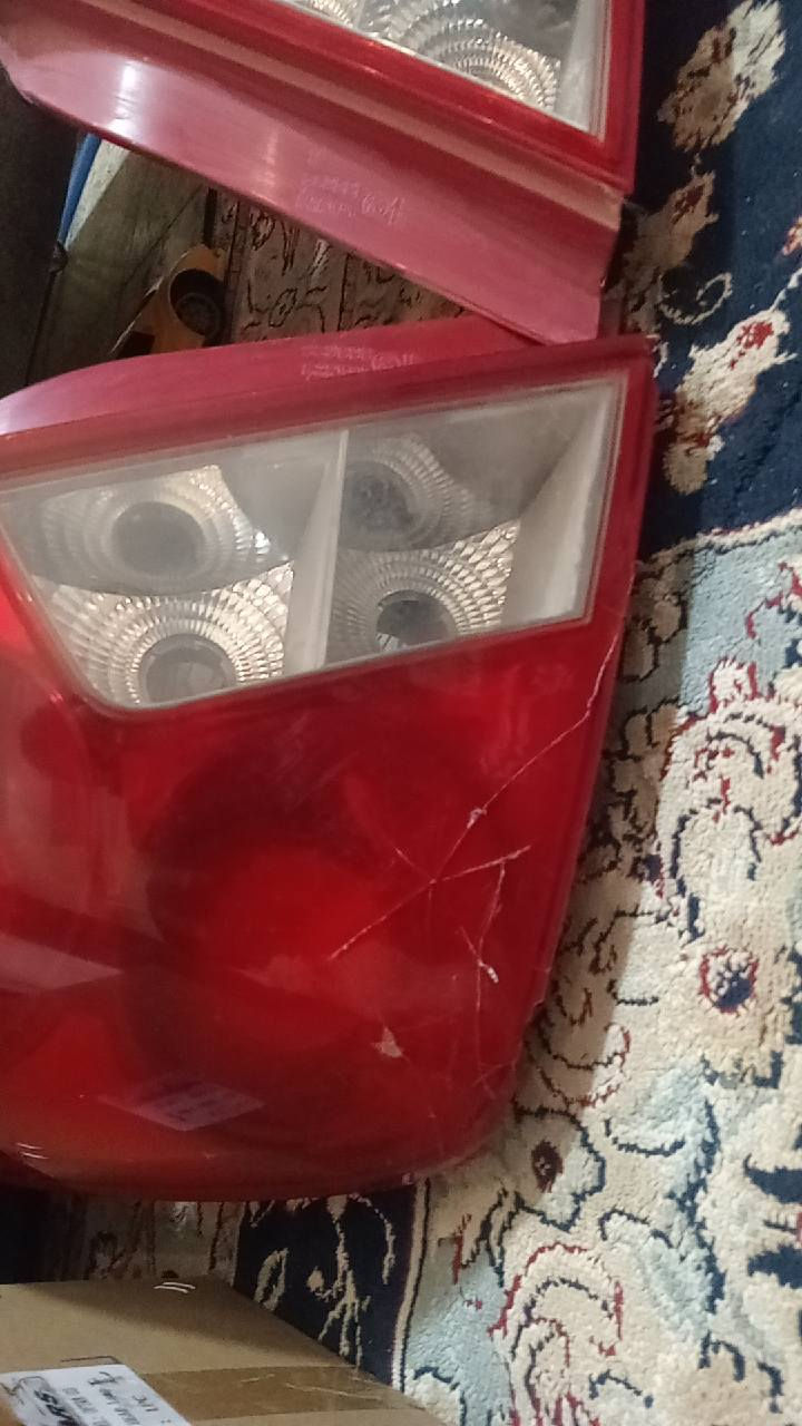 السلام عليكم
غراض للبيع مازدات و بك لايت واحد من البك لايت مفطور 
 السعر 60 الف 
***********
